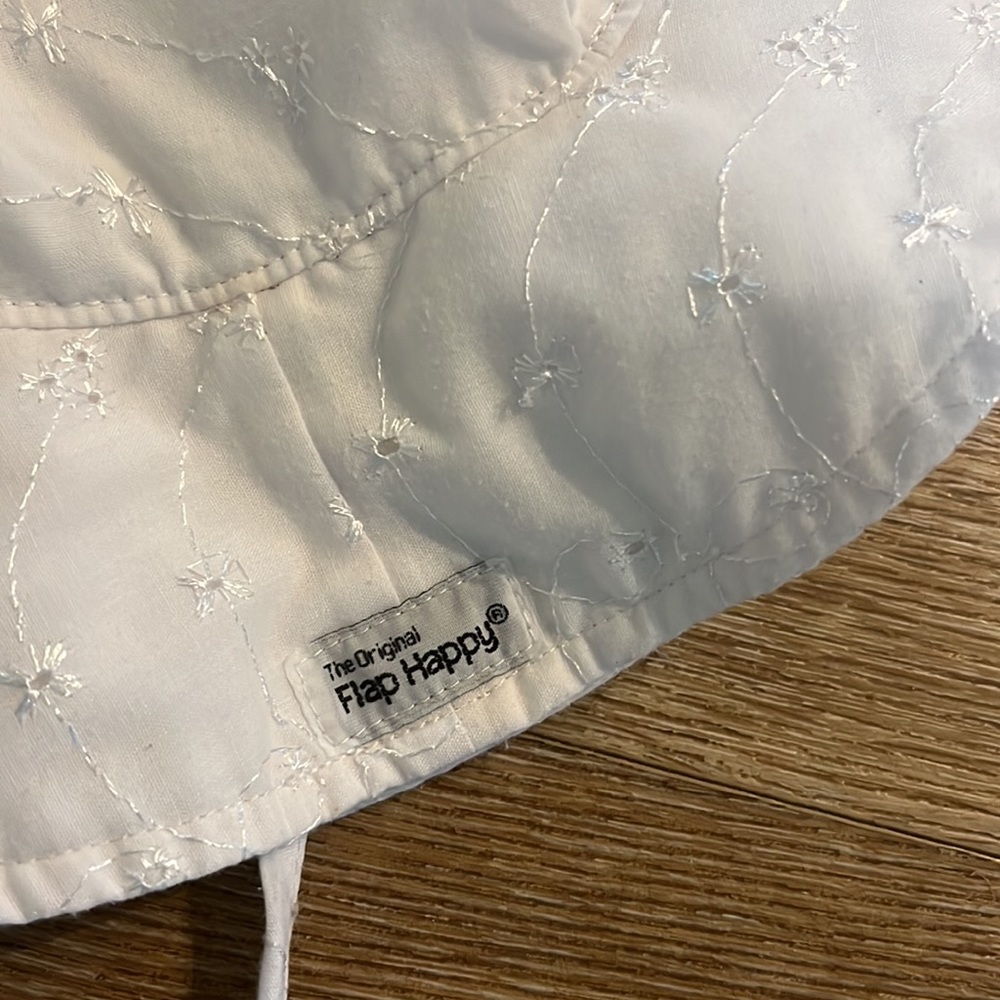 Flap Happy White Flower stitched Sun hat L - Picture 3 of 6